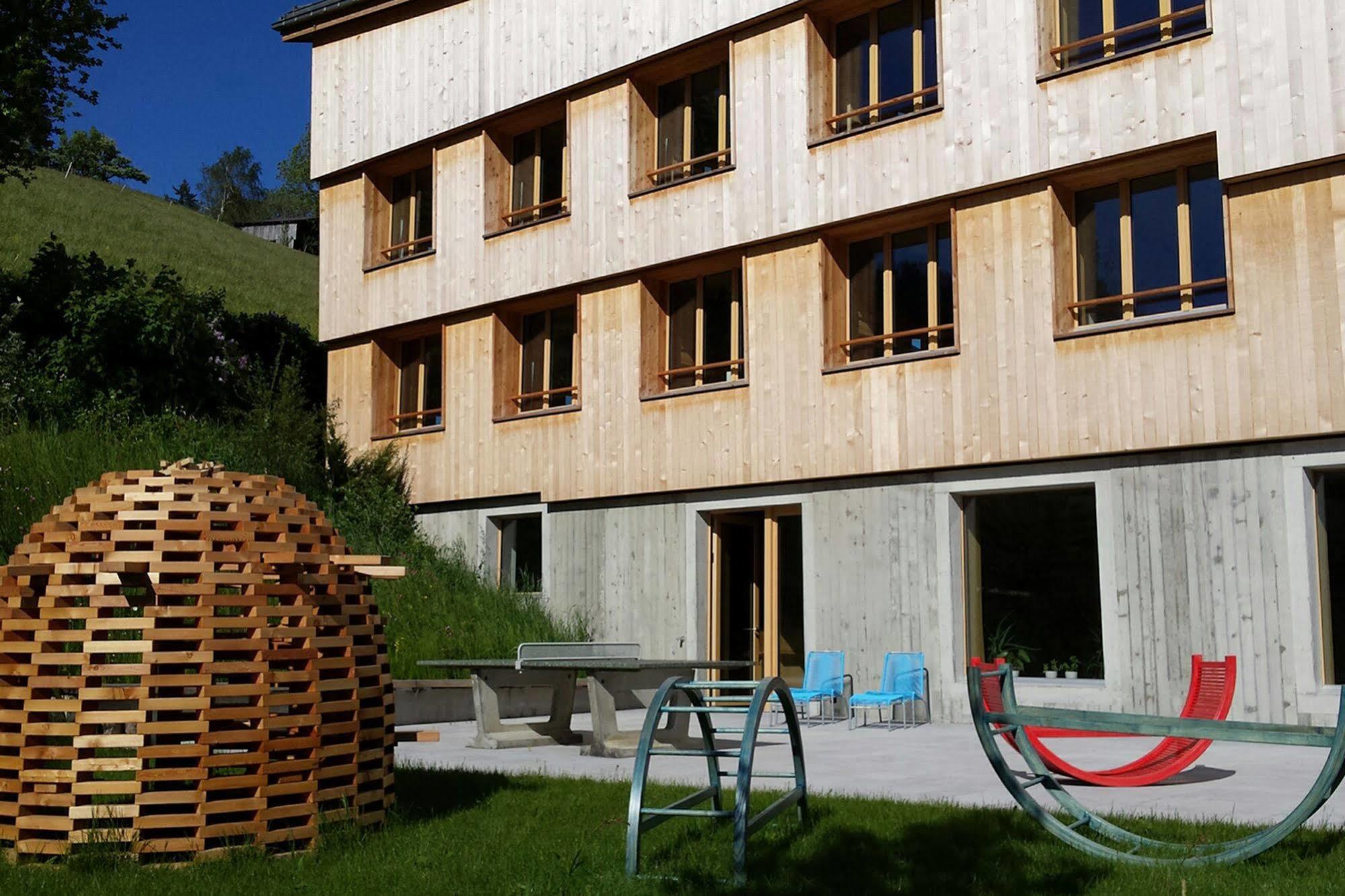 Saanen Gstaad Youth Hostel Ngoại thất bức ảnh