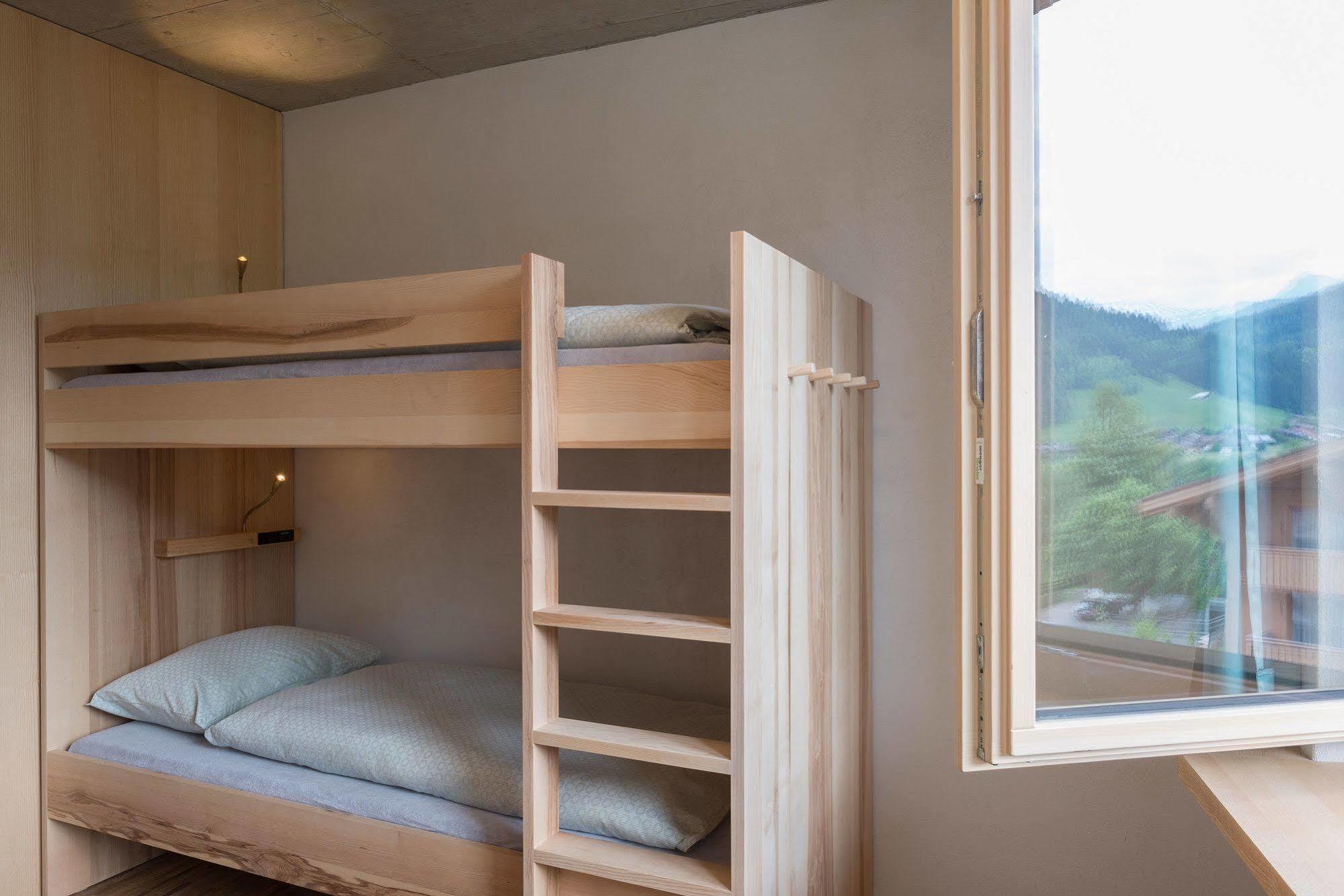 Saanen Gstaad Youth Hostel Ngoại thất bức ảnh