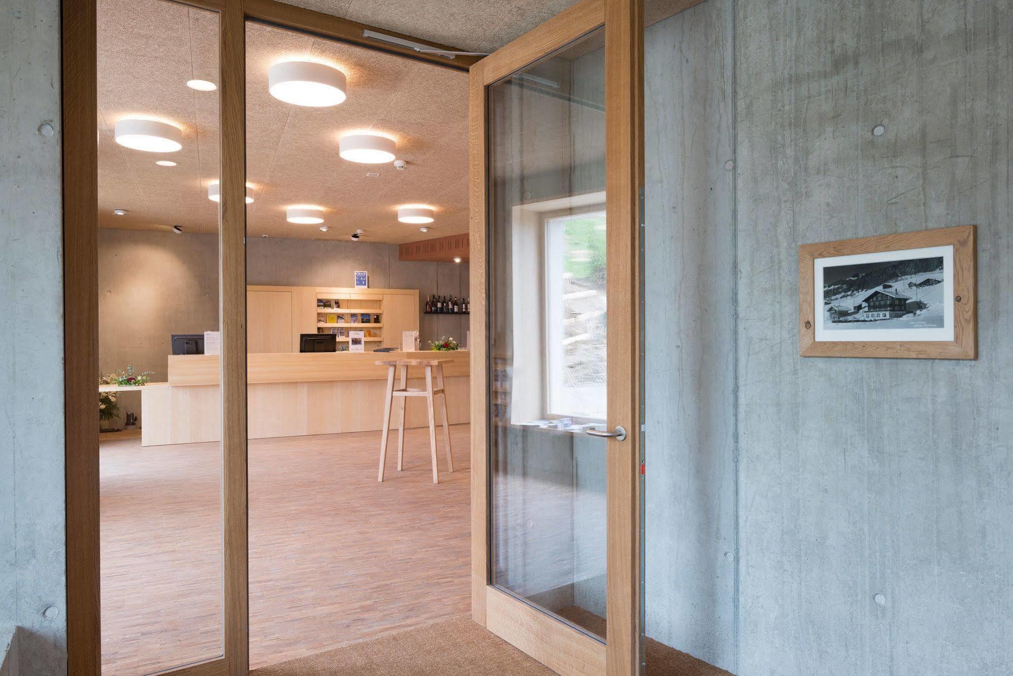 Saanen Gstaad Youth Hostel Ngoại thất bức ảnh