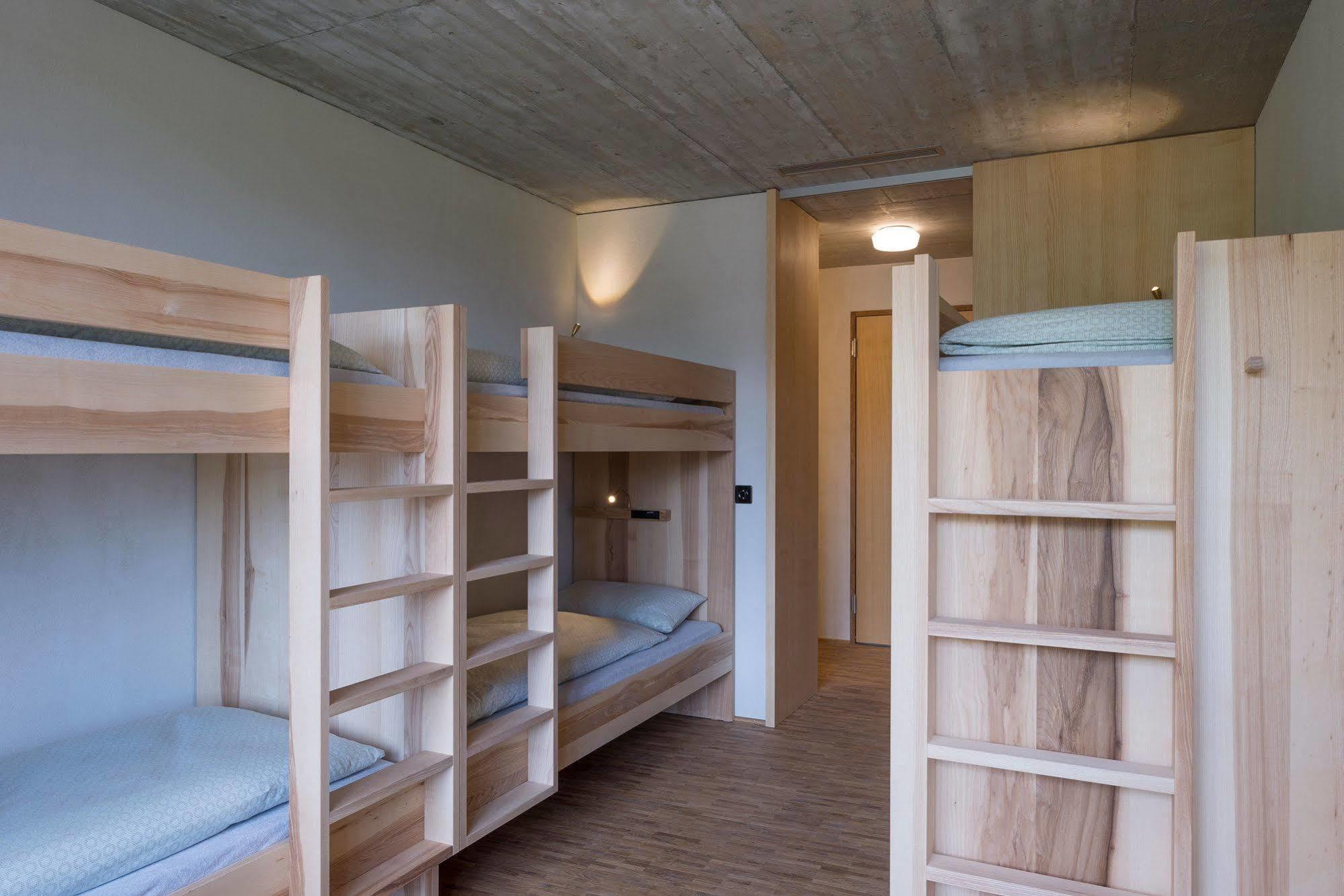 Saanen Gstaad Youth Hostel Ngoại thất bức ảnh