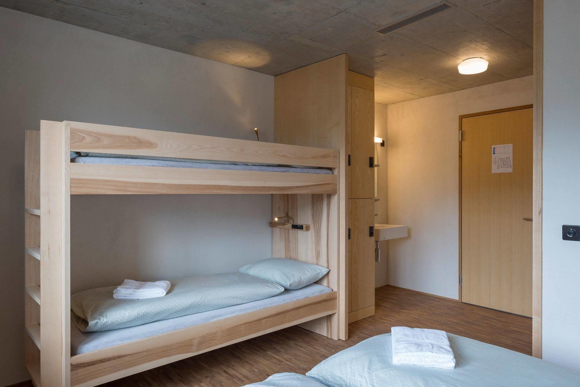 Saanen Gstaad Youth Hostel Ngoại thất bức ảnh